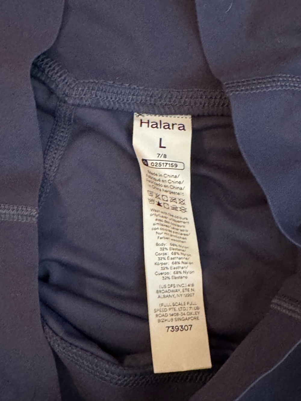 HALARA navy 7/8 length leggings w/ side pockets. Size L. NWOT. - Picture 4 of 6